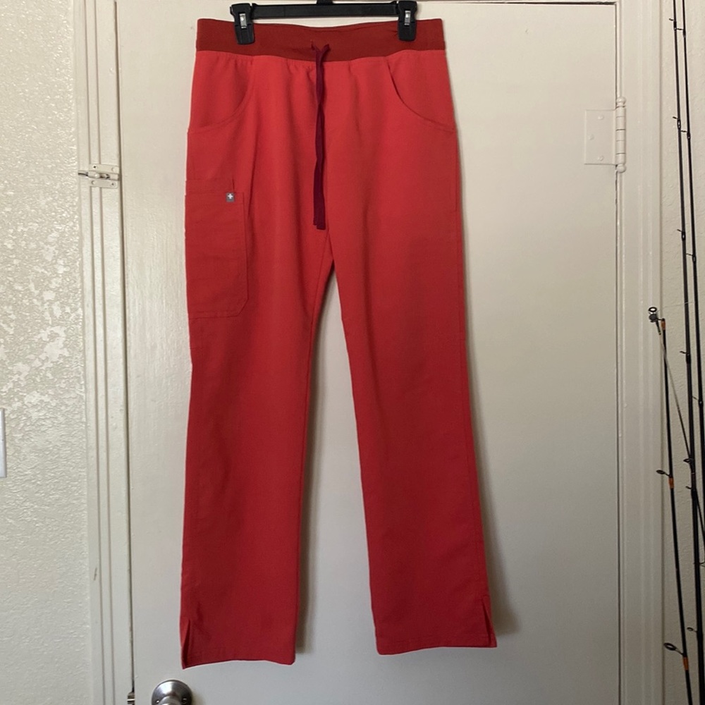 Small tall Clay kade cargo FIGS scrub pant